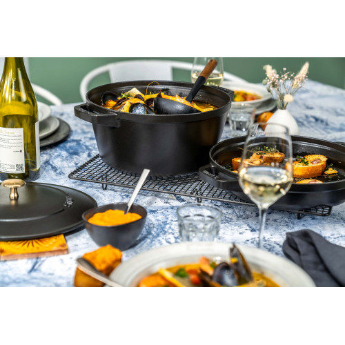 Staub - Zestaw 3 naczyń żeliwnych z pokrywką Staub - 24 cm, Czarny