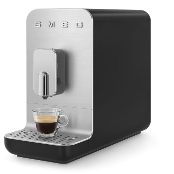 Smeg - ekspres automatyczny w kolorze czarnego matu BCC13BLMEU