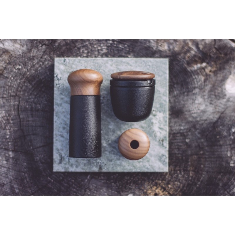 Pojemnik na sól morską WALNUT