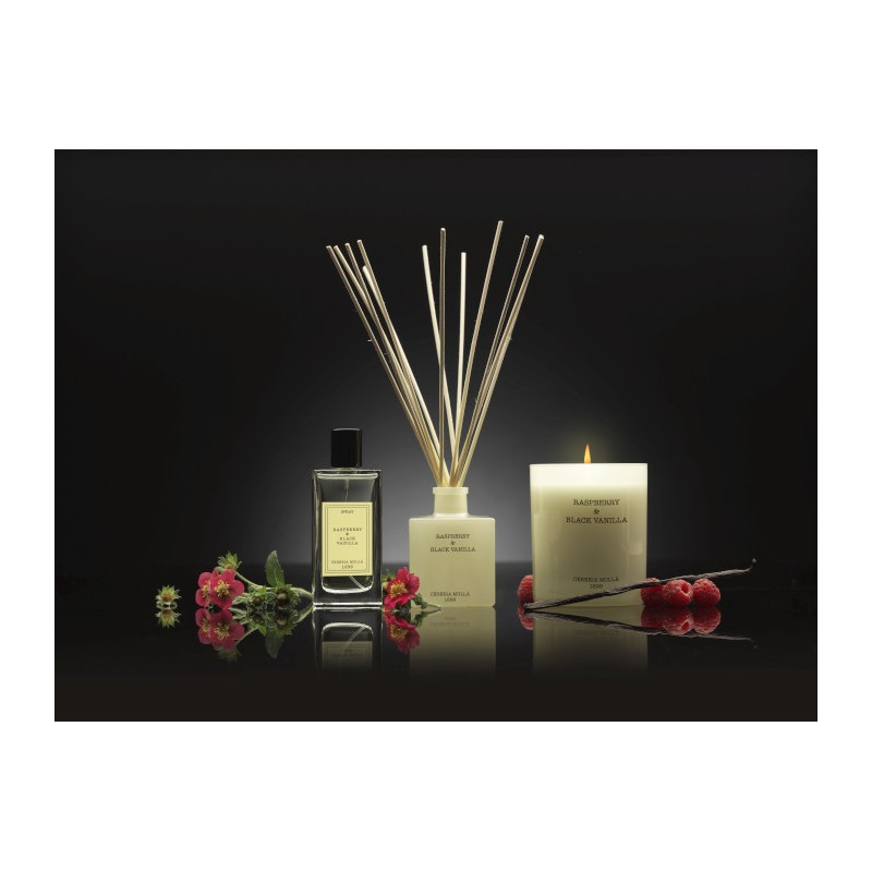 CM - Świeca Premium 230gr Raspberry & BlackVanilla